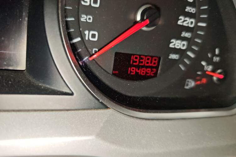 Used Audi A6L 2011 2.0 TFSI Automatic Standard Edition Odometer Close Up