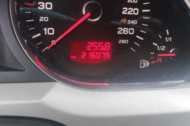 Used Audi A6L 2011 2.0 TFSI automatic Comfort trim Odometer Close Up