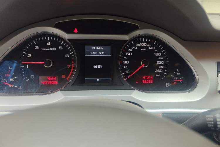 Used Audi A6L 2011 2.0 TFSI Automatic Standard Edition Odometer Close Up