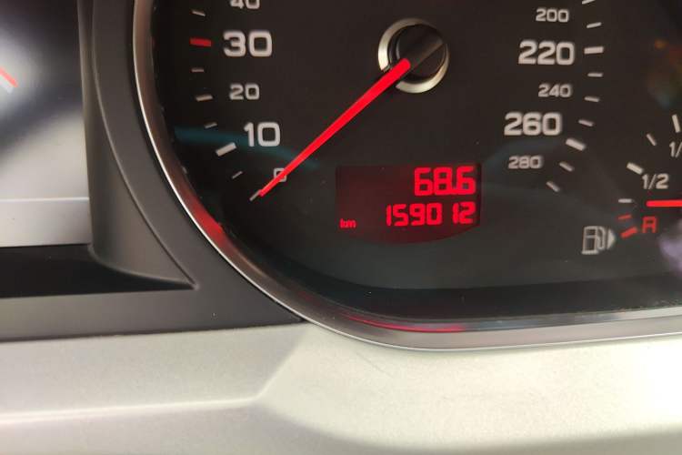 Used Audi A6L 2011 3.0 TFSI quattro Luxury Model Odometer Close Up