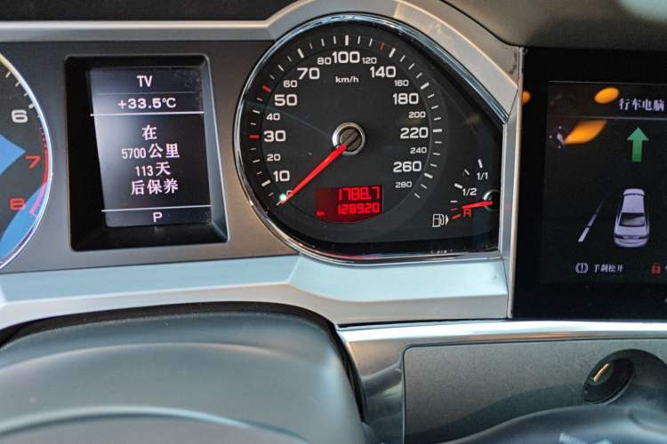 Used Audi A6L 2011 2.8 FSI quattro Luxury Model Odometer Close Up
