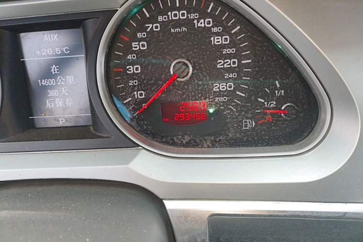 Used Audi A6L 2011 2.0 TFSI Automatic Standard Edition Odometer Close Up