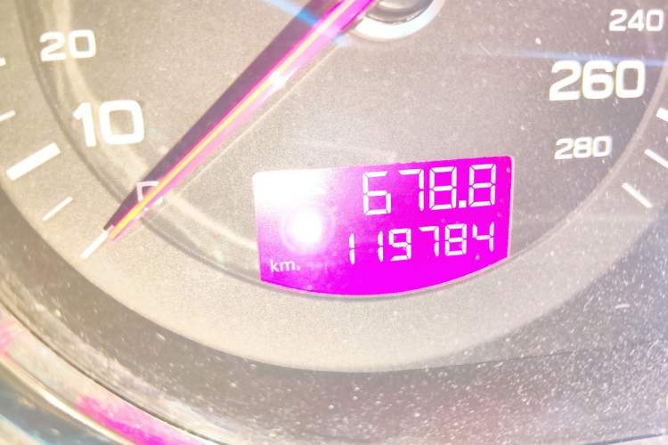 Used Audi A6L 2011 2.0 TFSI Automatic Standard Edition Odometer Close Up