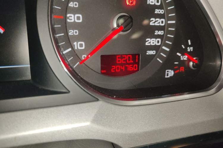 Used Audi A6L 2011 2.0 TFSI Automatic Standard Edition Odometer Close Up