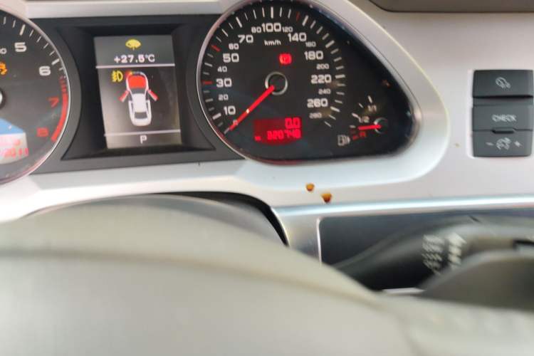 Used Audi A6L 2011 2.4L Comfort Edition Odometer Close Up