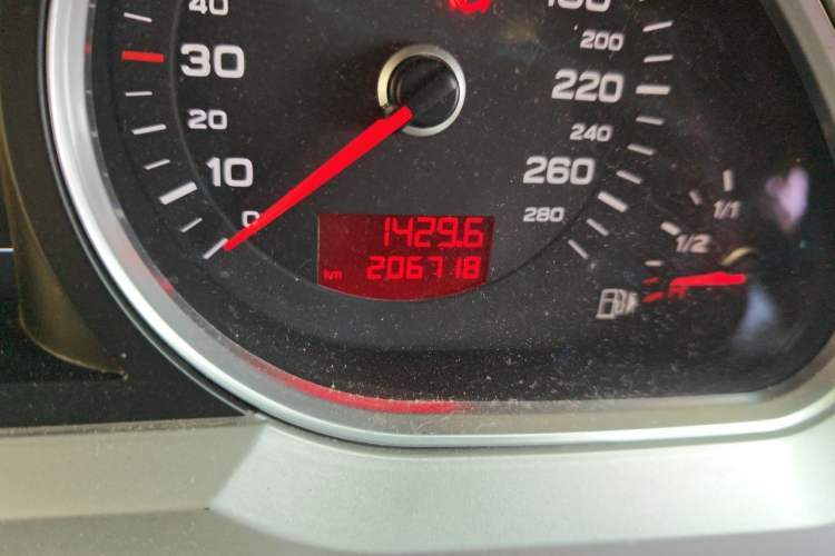 Used Audi A6L 2011 2.0 TFSI Automatic Standard Edition Odometer Close Up