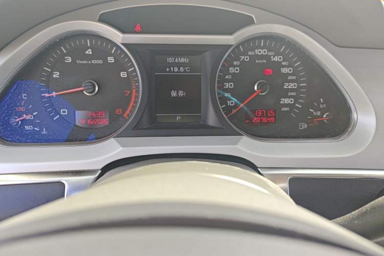 Used Audi A6L 2011 2.0 TFSI Automatic Standard Edition Odometer Close Up