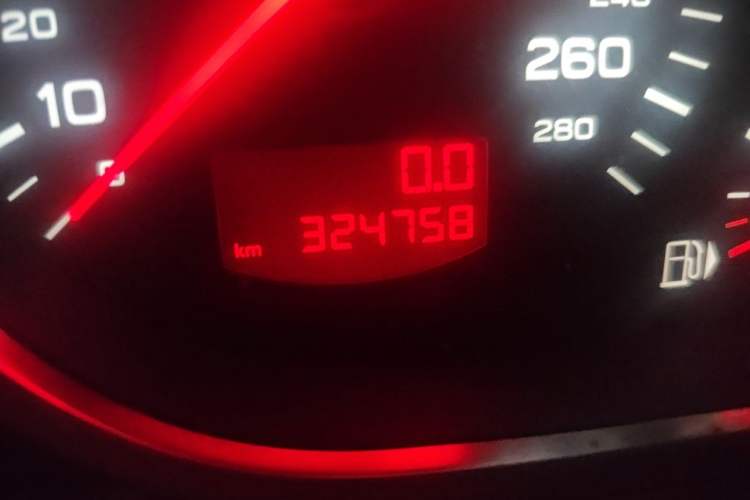 Used Audi A6L 2011 2.0 TFSI Automatic Standard Edition Odometer Close Up