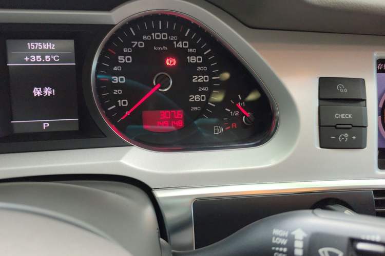 Used Audi A6L 2011 2.4L Technology Edition Odometer Close Up