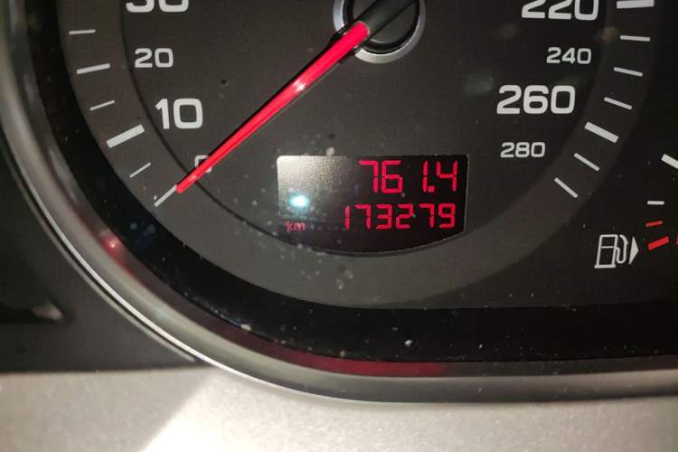 Used Audi A6L 2011 2.0 TFSI Automatic Standard Edition Odometer Close Up