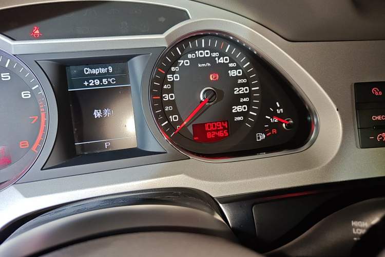 Used Audi A6L 2011 2.0 TFSI automatic Comfort trim Odometer Close Up