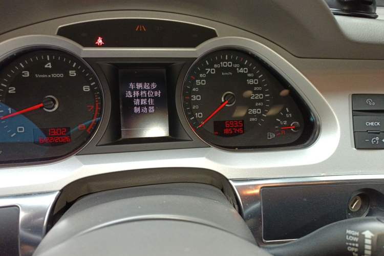 Used Audi A6L 2011 3.0 TFSI quattro Luxury Model Odometer Close Up
