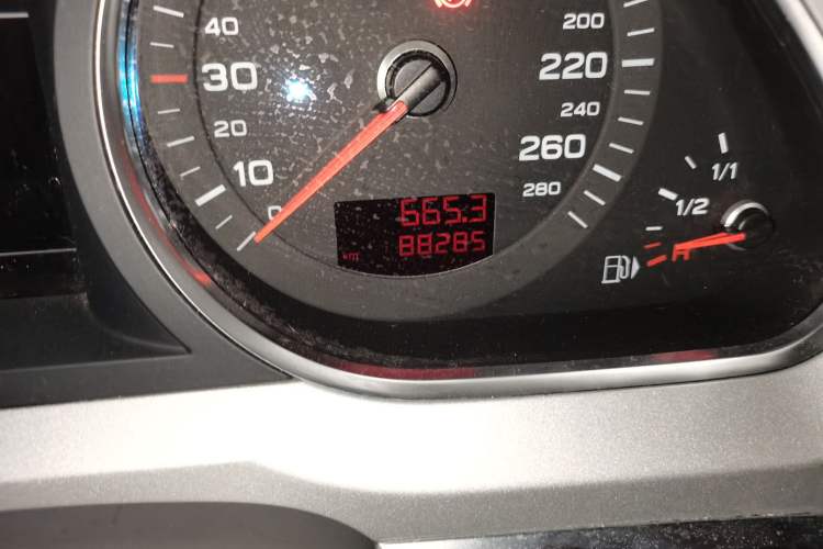 Used Audi A6L 2011 2.7 TDI Comfort Model Odometer Close Up