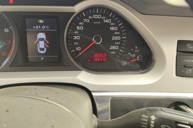 Used Audi A6L 2011 2.0 TFSI Automatic Standard Edition Odometer Close Up