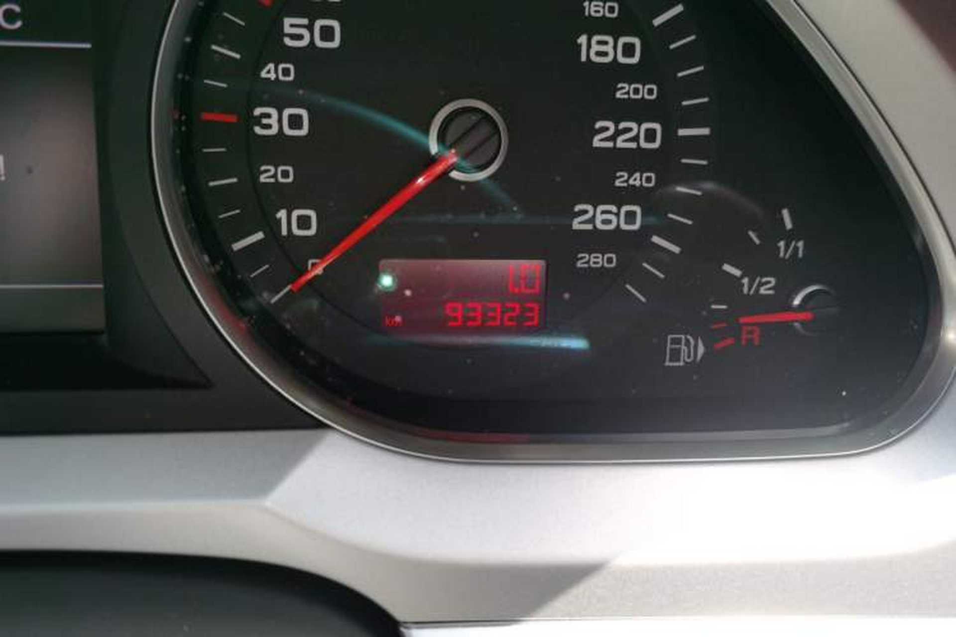 Used Audi A6L 2011 2.0 TFSI automatic Comfort trim Odometer Close Up