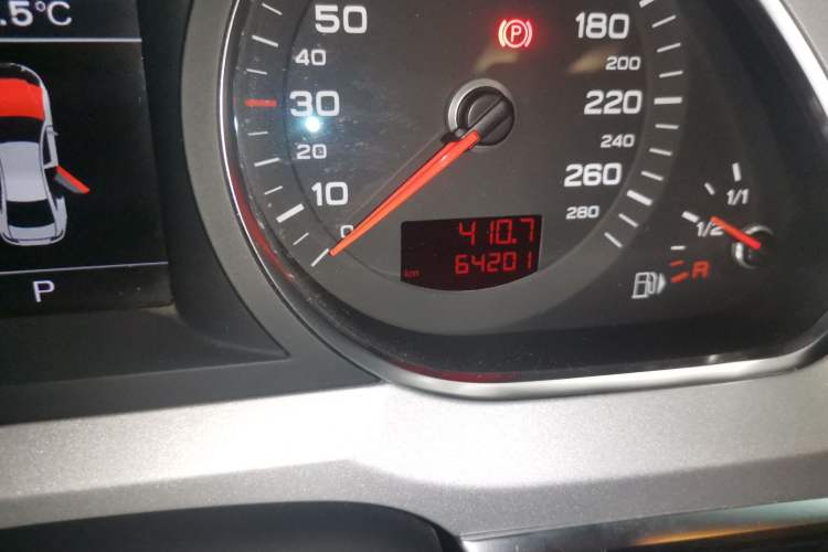 Used Audi A6L 2011 2.0 TFSI Automatic Standard Edition Odometer Close Up
