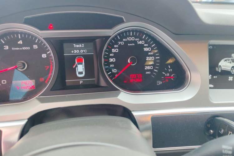 Used Audi A6L 2011 2.0 TFSI Automatic Standard Edition Odometer Close Up
