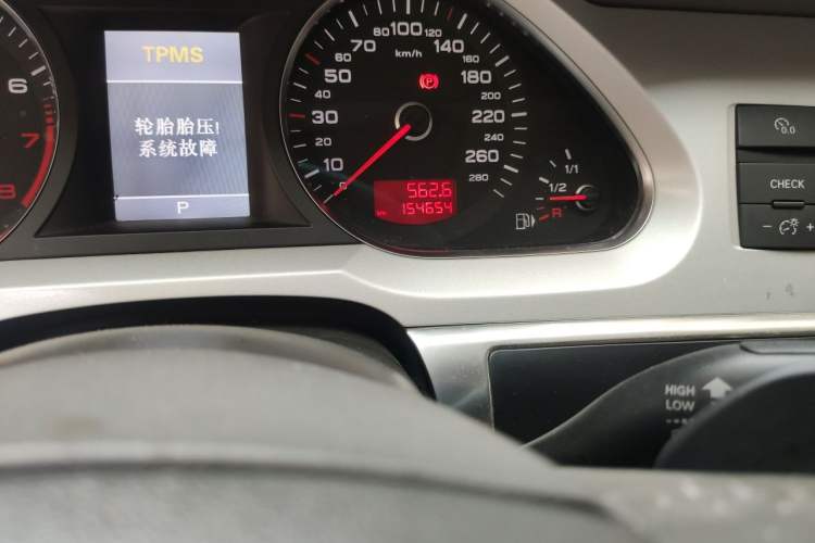 Used Audi A6L 2011 2.4L Comfort Edition Odometer Close Up