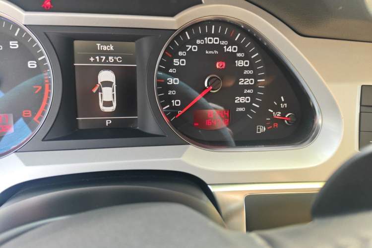 Used Audi A6L 2011 2.0 TFSI Automatic Standard Edition Odometer Close Up
