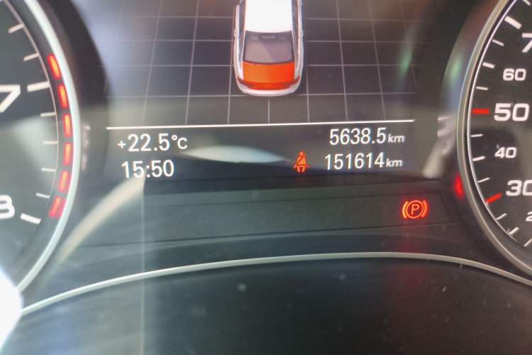 Used Audi A6L 2011 2.0 TFSI Manual Base Model Odometer Close Up