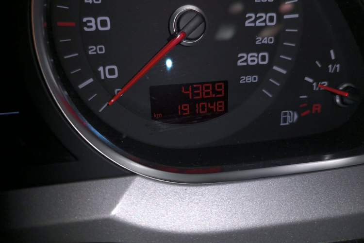 Used Audi A6L 2011 2.4L Technology Edition Odometer Close Up