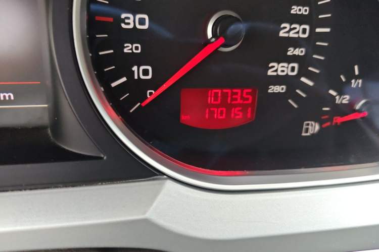 Used Audi A6L 2011 2.8 FSI Comfort Model Odometer Close Up