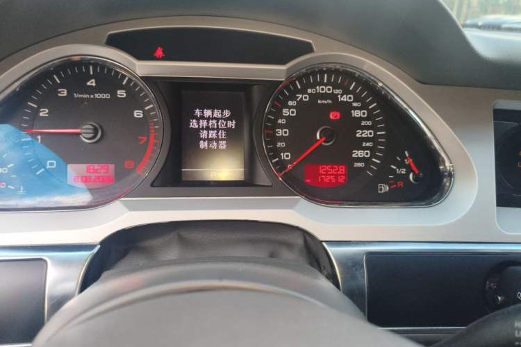 Used Audi A6L 2011 2.0 TFSI Automatic Standard Edition Odometer Close Up