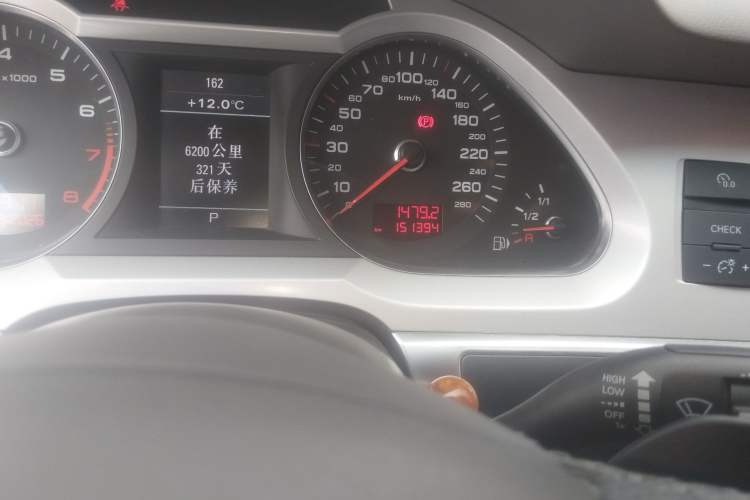 Used Audi A6L 2011 2.4L Comfort Edition Odometer Close Up