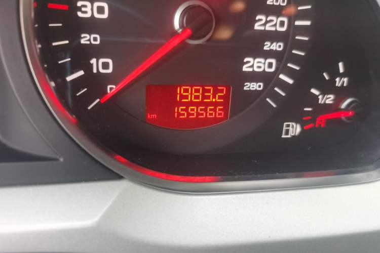 Used Audi A6L 2011 2.0 TFSI Automatic Standard Edition Odometer Close Up