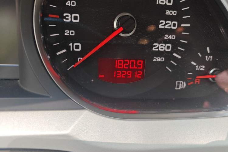 Used Audi A6L 2011 2.4L Comfort Edition Odometer Close Up