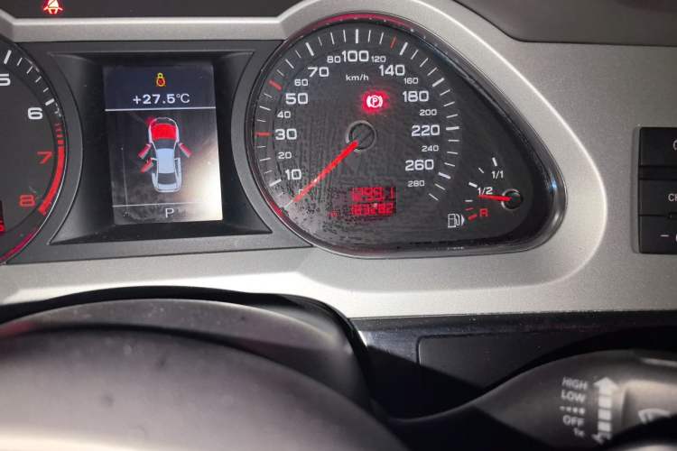 Used Audi A6L 2011 2.4L Comfort Edition Odometer Close Up