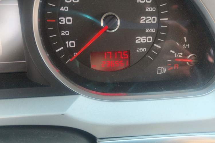 Used Audi A6L 2011 2.0 TFSI Automatic Standard Edition Odometer Close Up