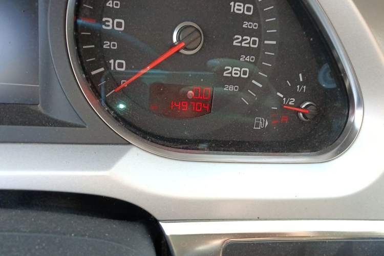 Used Audi A6L 2011 2.0 TFSI Automatic Standard Edition Odometer Close Up