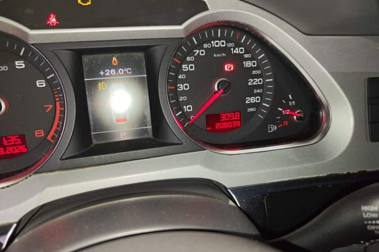 Used Audi A6L 2011 2.0 TFSI Automatic Standard Edition Odometer Close Up