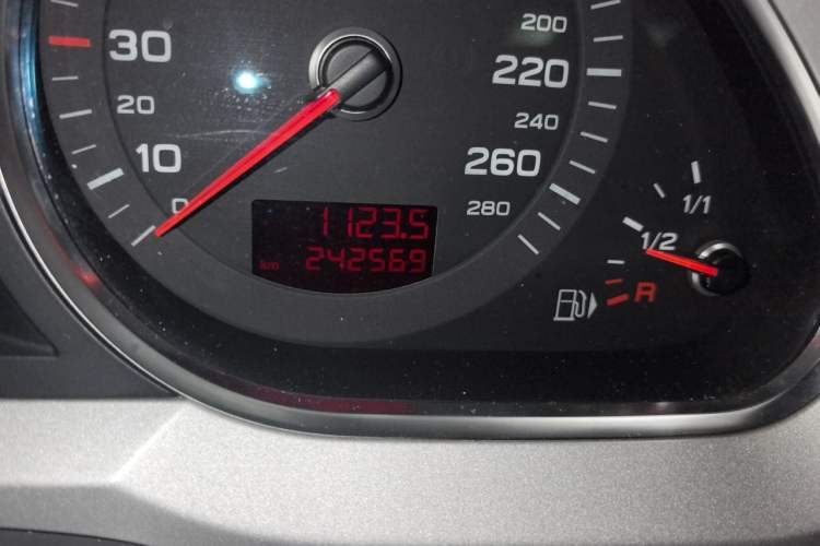 Used Audi A6L 2011 2.4L Technology Edition Odometer Close Up