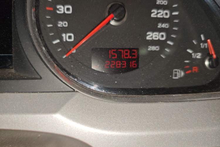 Used Audi A6L 2011 2.8 FSI Luxury Model Odometer Close Up
