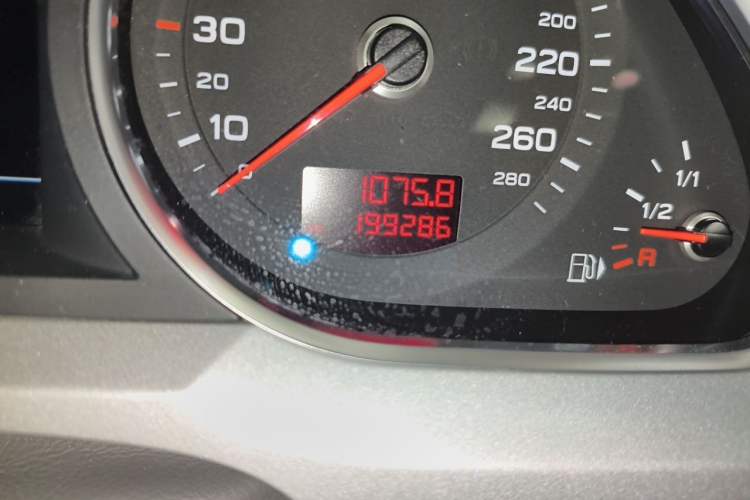 Used Audi A6L 2011 2.4L Luxury Edition Odometer Close Up