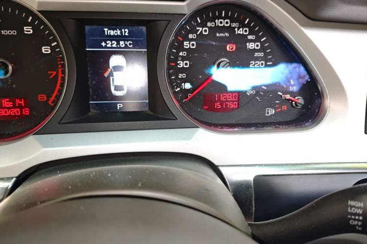 Used Audi A6L 2011 2.8 FSI Comfort Model Odometer Close Up