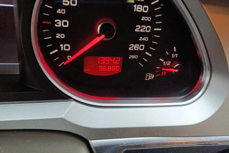 Used Audi A6L 2011 2.0 TFSI automatic Comfort trim Odometer Close Up