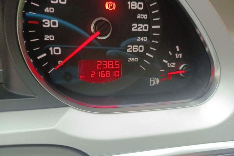 Used Audi A6L 2011 2.0 TFSI Automatic Standard Edition Odometer Close Up