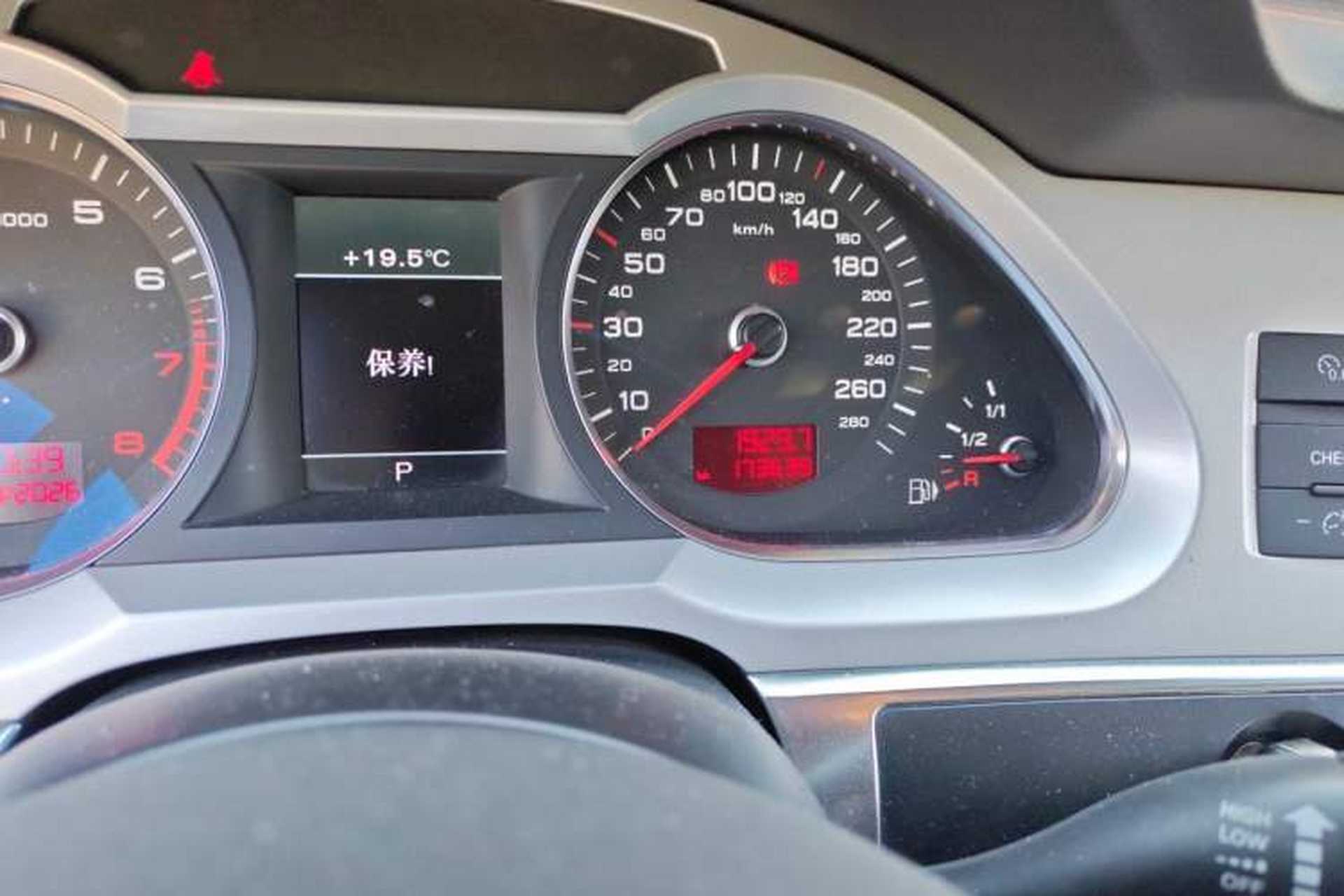 Used Audi A6L 2011 2.0 TFSI automatic Comfort trim Odometer Close Up