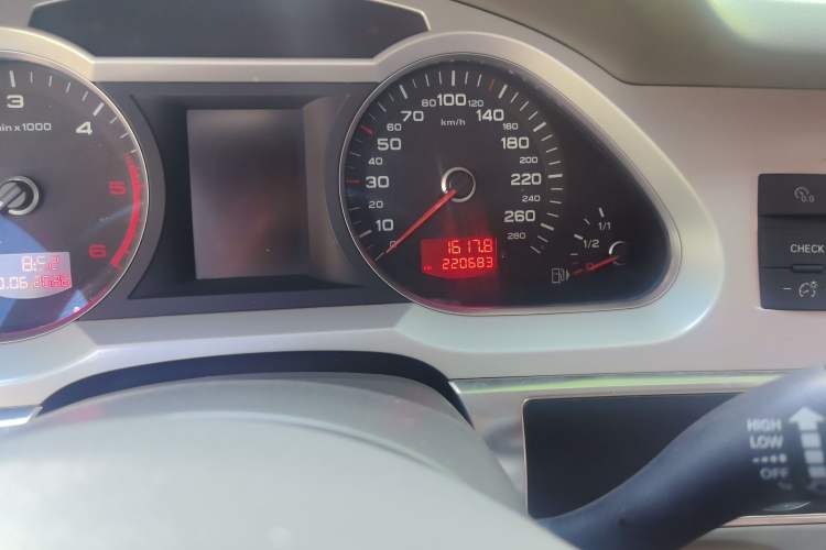 Used Audi A6L 2011 2.7 TDI Comfort Model Odometer Close Up