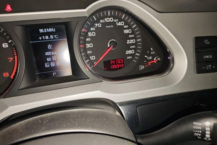 Used Audi A6L 2011 2.0 TFSI Automatic Standard Edition Odometer Close Up