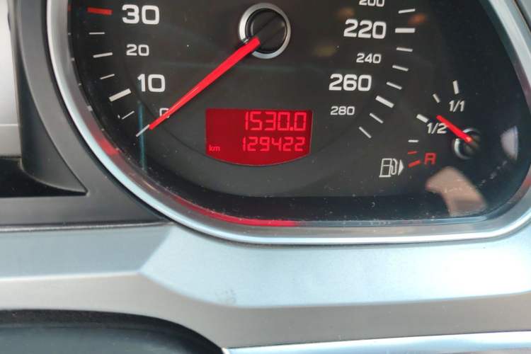 Used Audi A6L 2011 2.0 TFSI Automatic Standard Edition Odometer Close Up