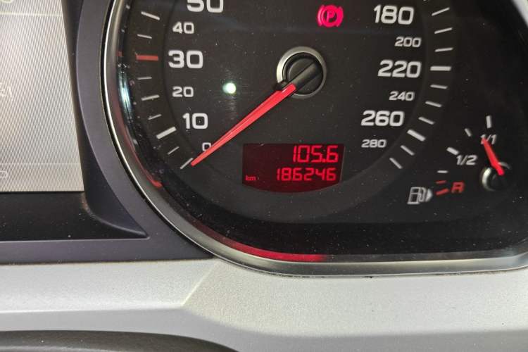 Used Audi A6L 2011 2.0 TFSI Automatic Standard Edition Odometer Close Up