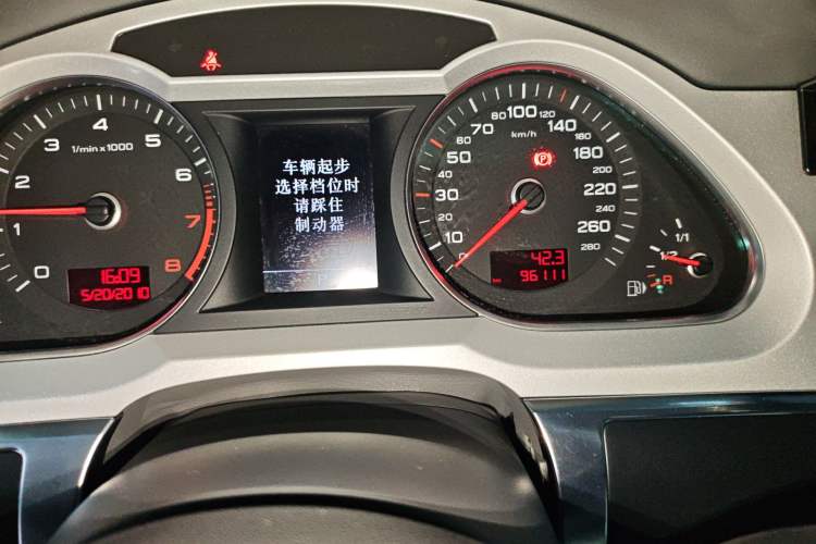 Used Audi A6L 2011 2.0 TFSI Automatic Standard Edition Odometer Close Up