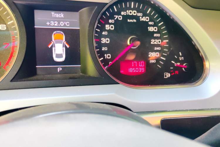 Used Audi A6L 2011 2.0 TFSI Automatic Standard Edition Odometer Close Up
