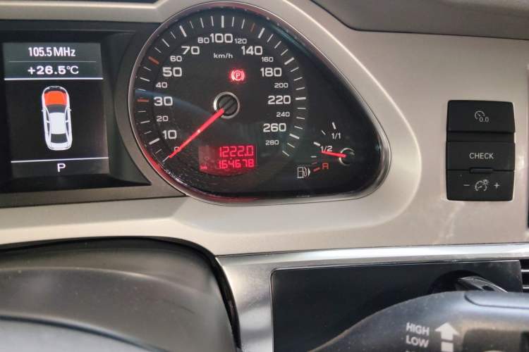 Used Audi A6L 2011 2.0 TFSI Automatic Standard Edition Odometer Close Up