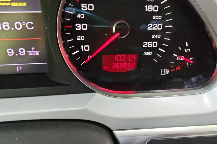 Used Audi A6L 2011 2.4L Technology Edition Odometer Close Up