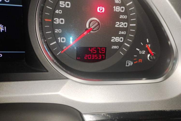 Used Audi A6L 2011 2.4L Comfort Edition Odometer Close Up